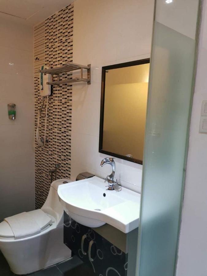 Dolphin Hotel Klang Eksteriør billede