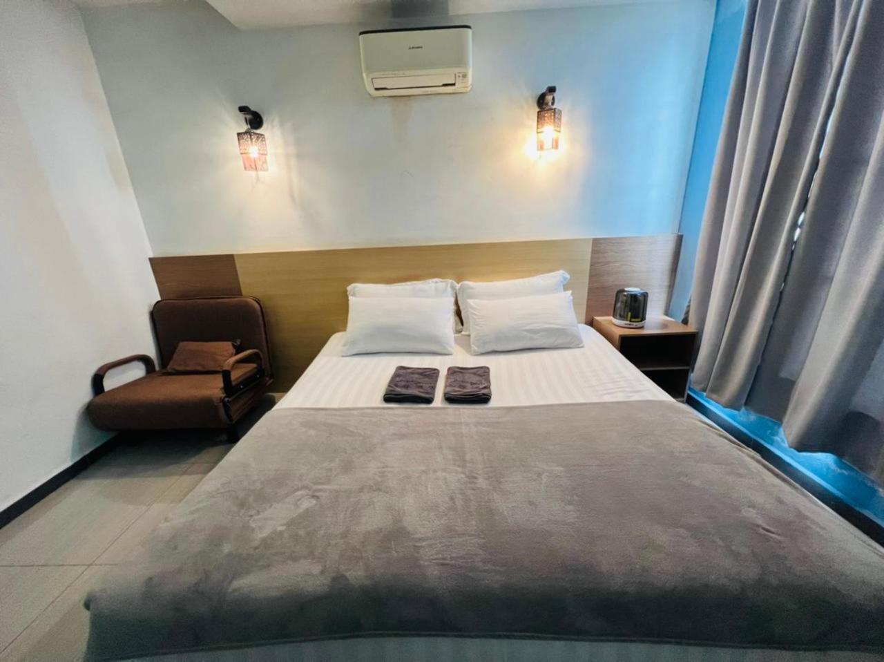 Dolphin Hotel Klang Eksteriør billede