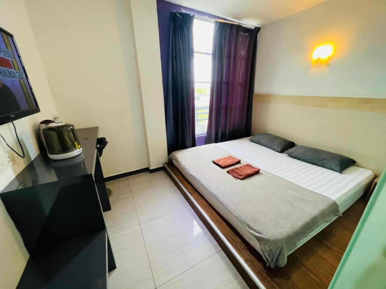 Dolphin Hotel Klang Eksteriør billede
